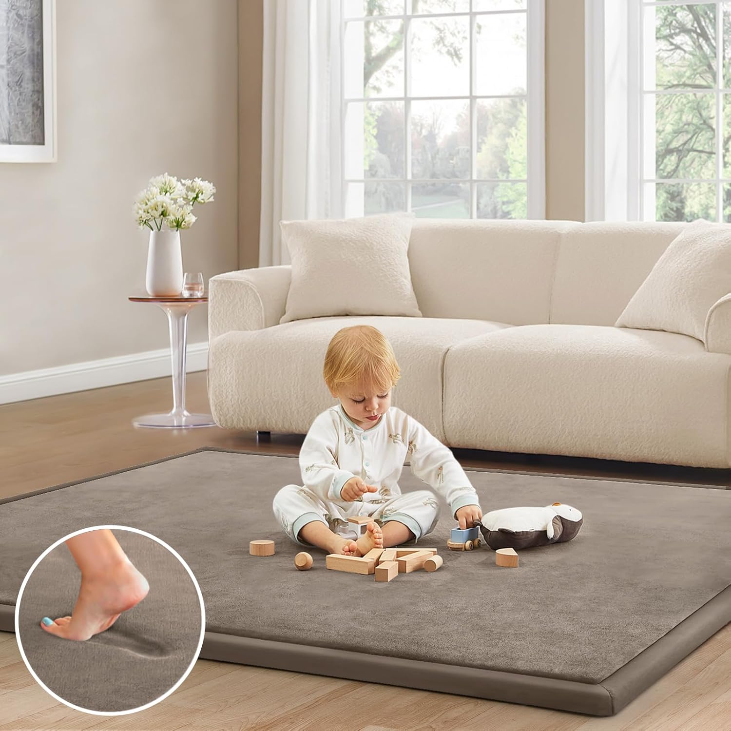 Detalle de ILPEOD Baby Play Mat, 39 x 59-Inch Coral Velvet Foam Crawling Rug, Camel