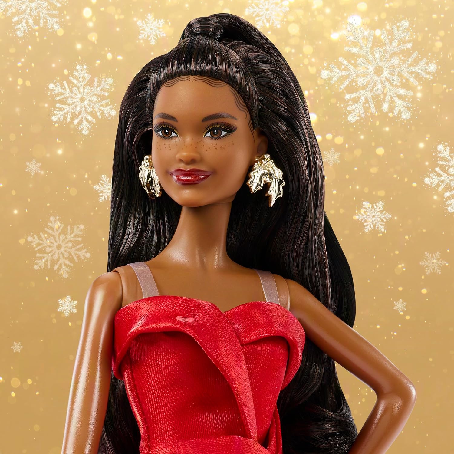 Detalle de Barbie Signature JJX71 – świąteczna lalka 2026 w czerwonej sukni z kokardą
