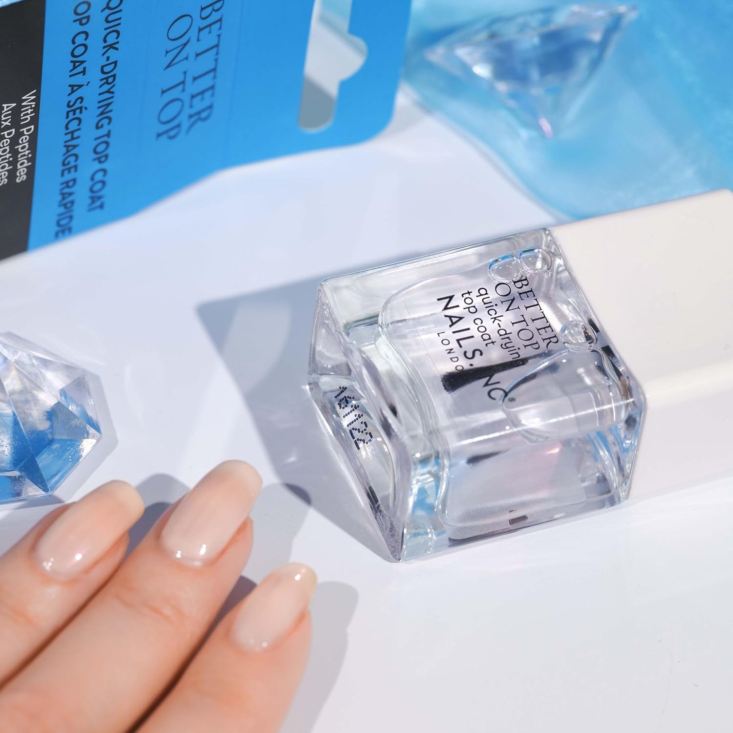 Detalle de Nails.INC Better On Top Quick Drying Top Coat (dries in 45 seconds) – peptide-enriched glossy finish