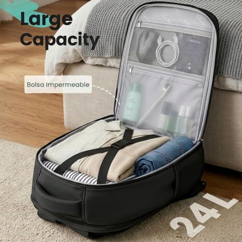 Detalle de MATEIN Mochila de cabina 40x30x20 cm para Ryanair, 24 L y bolsa impermeable