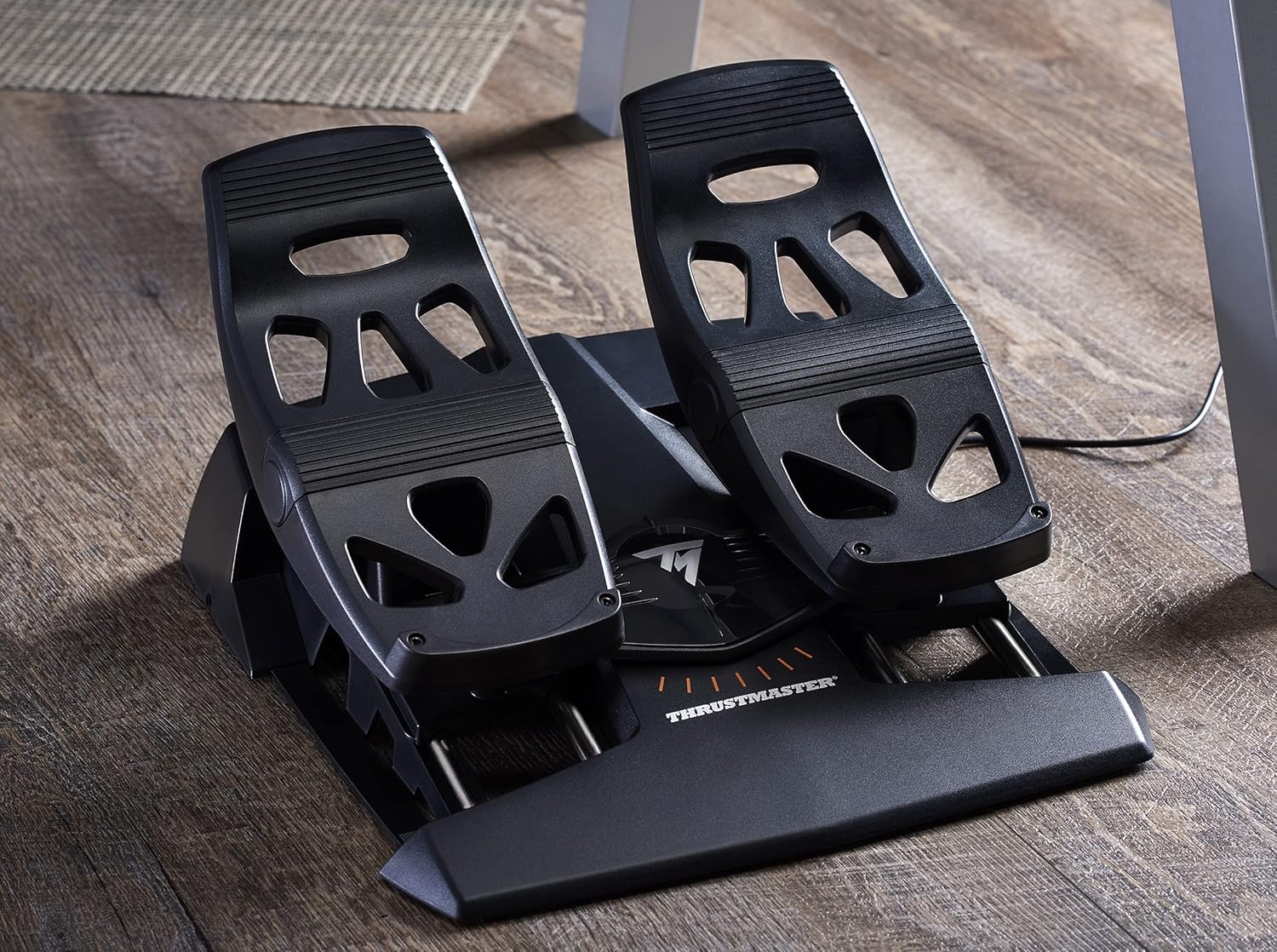 Detalle 2 de Thrustmaster TFRP Flight Simulator-Pedale (Seitenruder) mit Gleitschienen-System & Differenzialbremsen – PC & Konsole