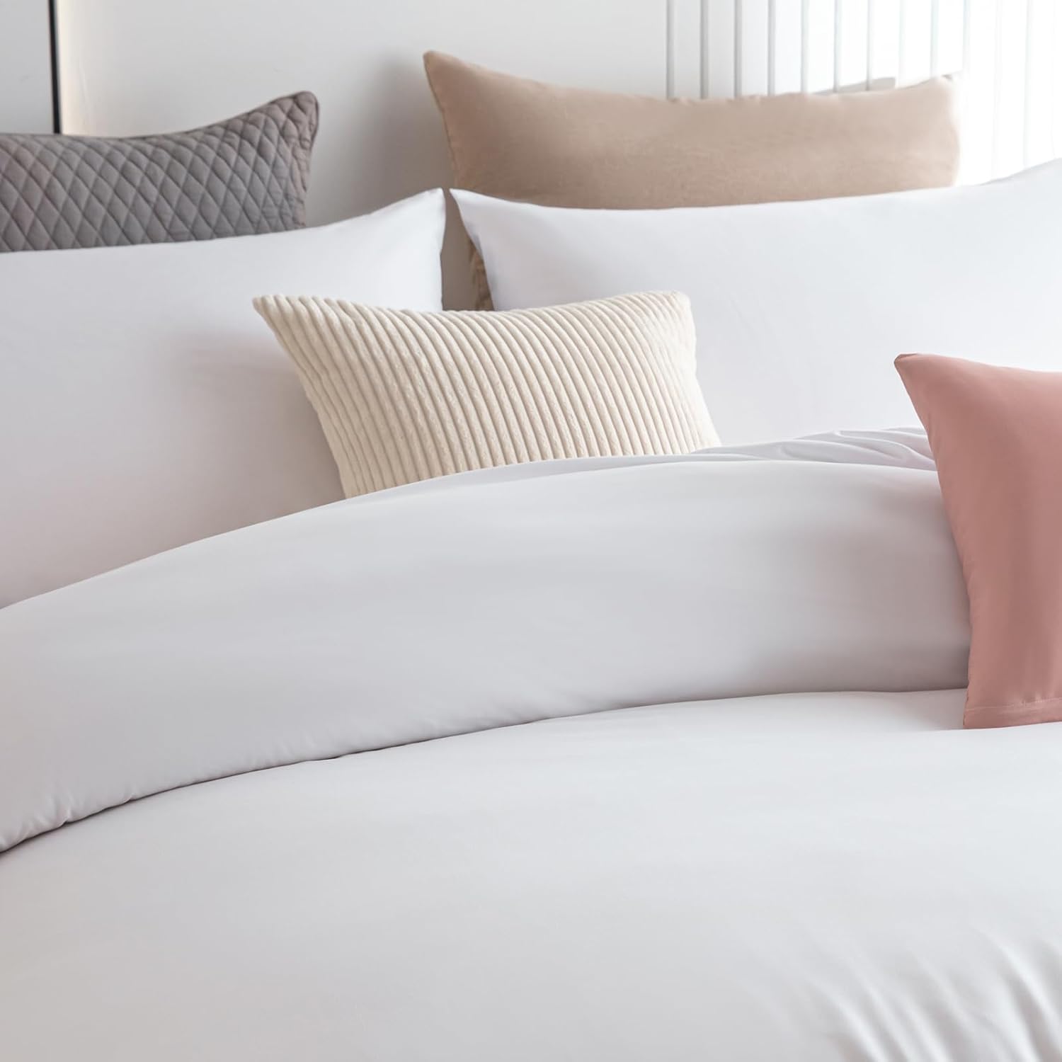 Detalle de Soifox Double Duvet Cover Set White (200 x 200 cm) with 2 Pillowcases (50 x 75 cm) – non-iron microfiber with zip closure
