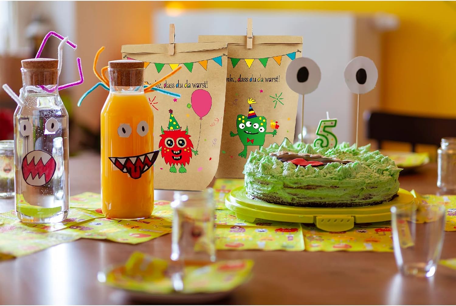 Detalle 2 de Monster Geschenktüten Monster Papiertüten-Set (12 Stück) mit 6 Motiven und Holzklammern