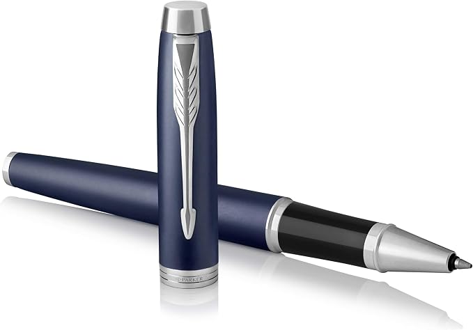 Detalle de Parker IM Bolígrafo Roller Azul Mate Tinta Negra