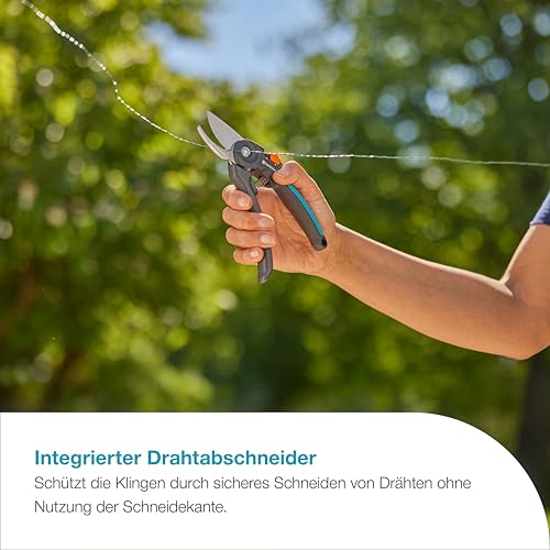 Detalle de Gardena PremiumCut Gartenschere, Bypass-Schnitt – Frisches Holz bis 22 mm, ergonomische Griffe, PowerCoating-Klingen