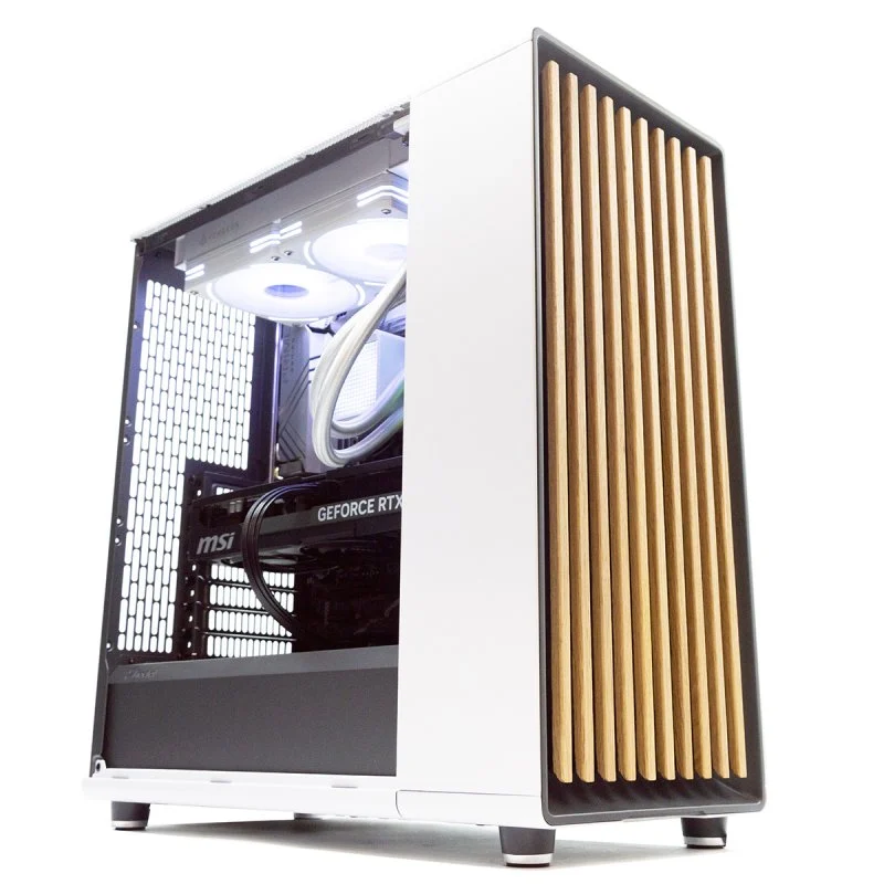 Detalle de PcCom Studio con Intel Core i7-14700KF, 32 GB RAM y RTX 5070 Ti V2 — rendimiento para juego y creación