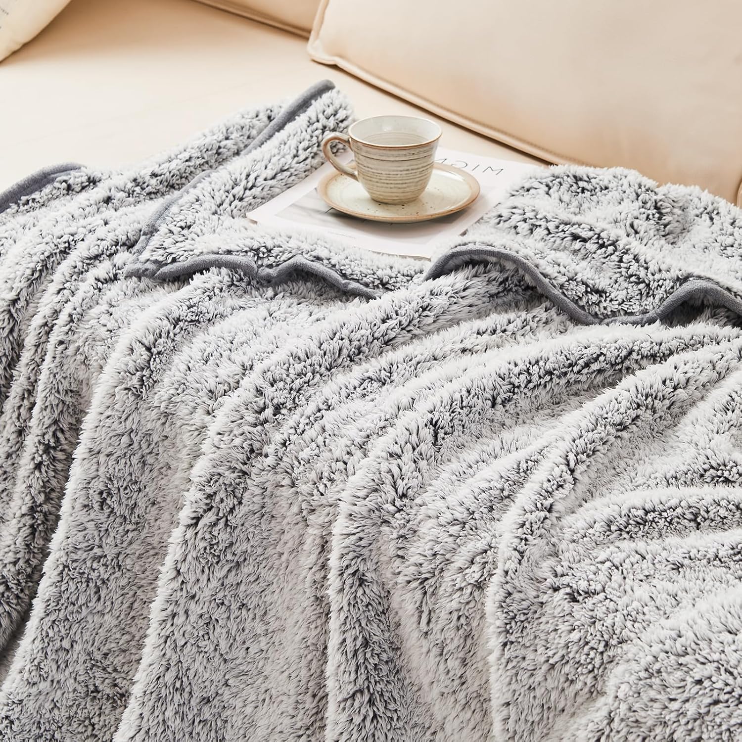 Thumbnail 4 de EMME Fluffy Sherpa Throw 150x200cm