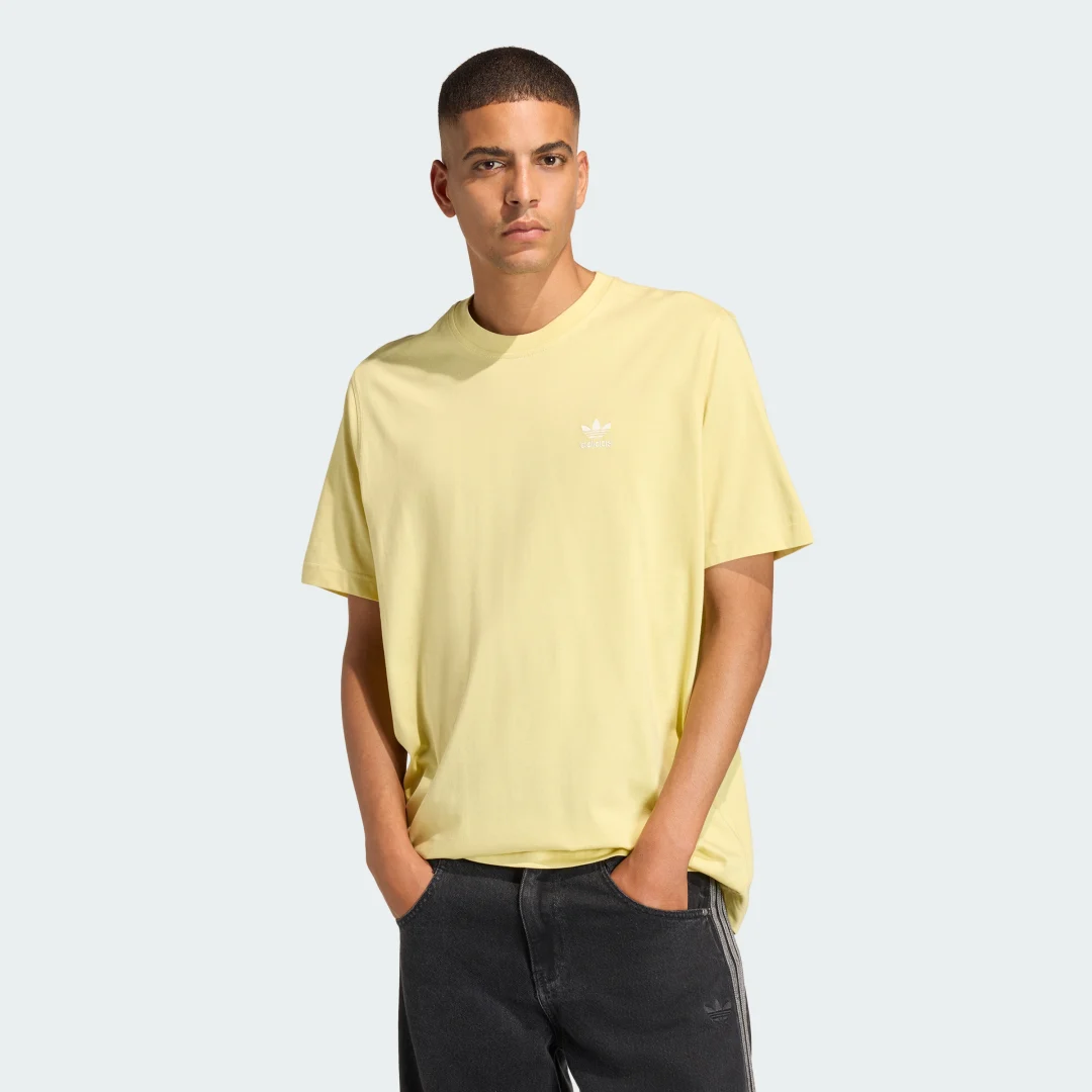 Detalle de adidas Camiseta holgada manga corta Essential en amarillo