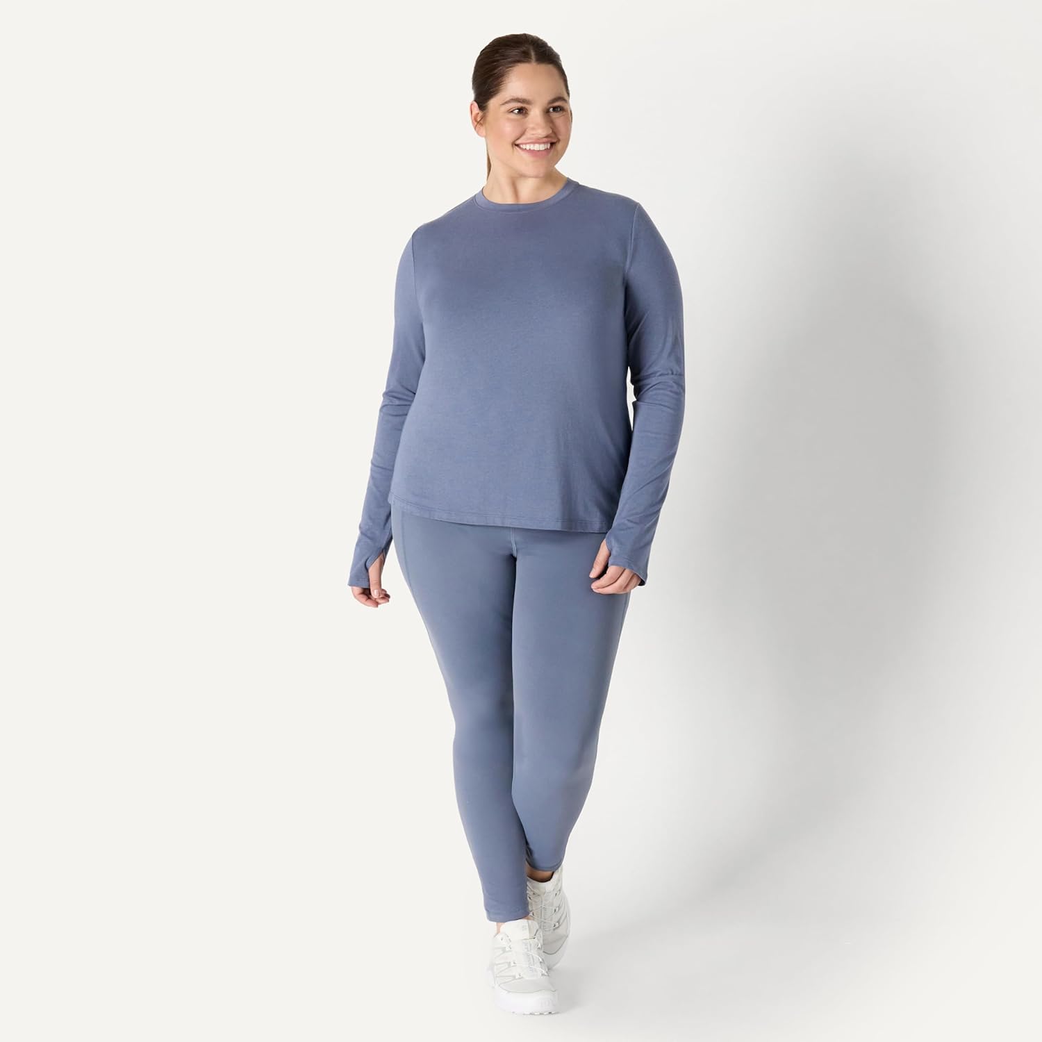 Thumbnail 6 de Amazon Essentials Women's Active Soft Cotton Regular Fit Crewneck Long Sleeve T-Shirt