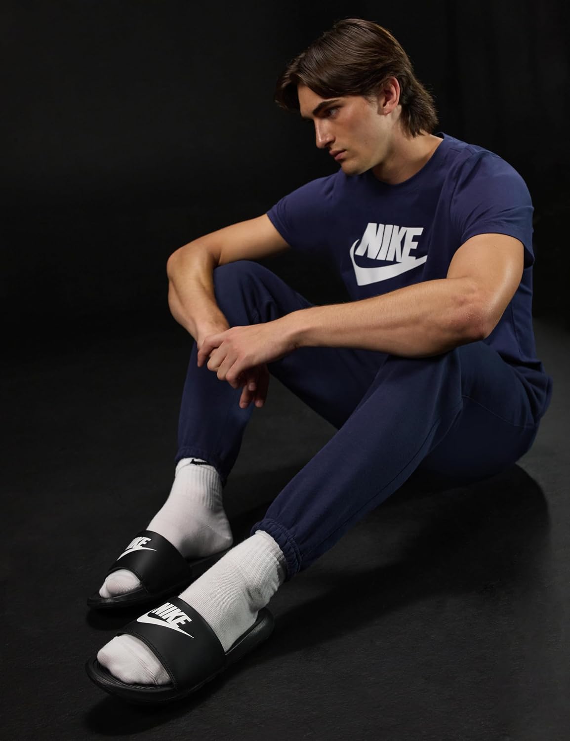 Detalle 2 de NIKE Victori One para hombre: chanclas con suela de caucho y diseño plano (Black White Black, 44 EU)
