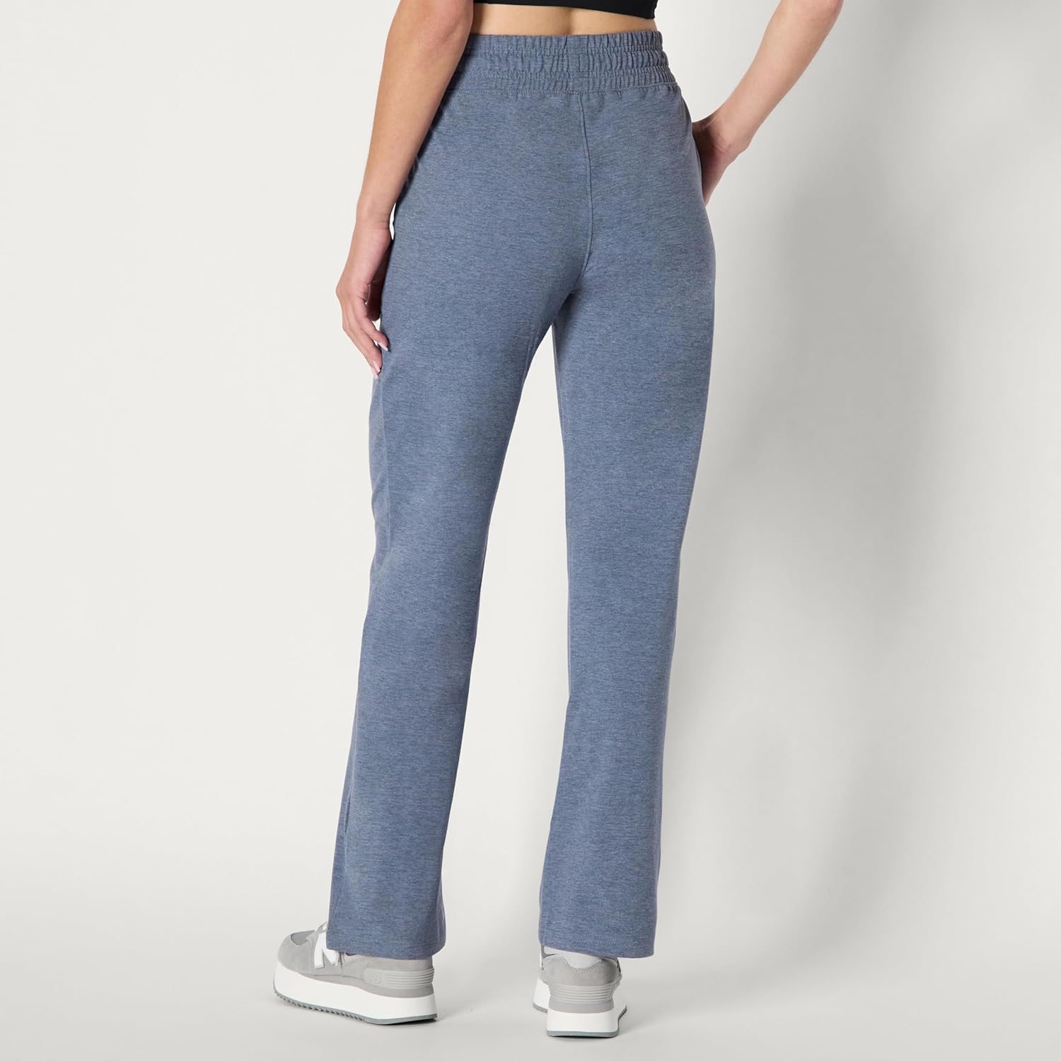 Thumbnail 3 de Amazon Essentials Women's Relaxed Fit Athletic Soft Performance Lightweight Stretch Tracksuit Bottoms