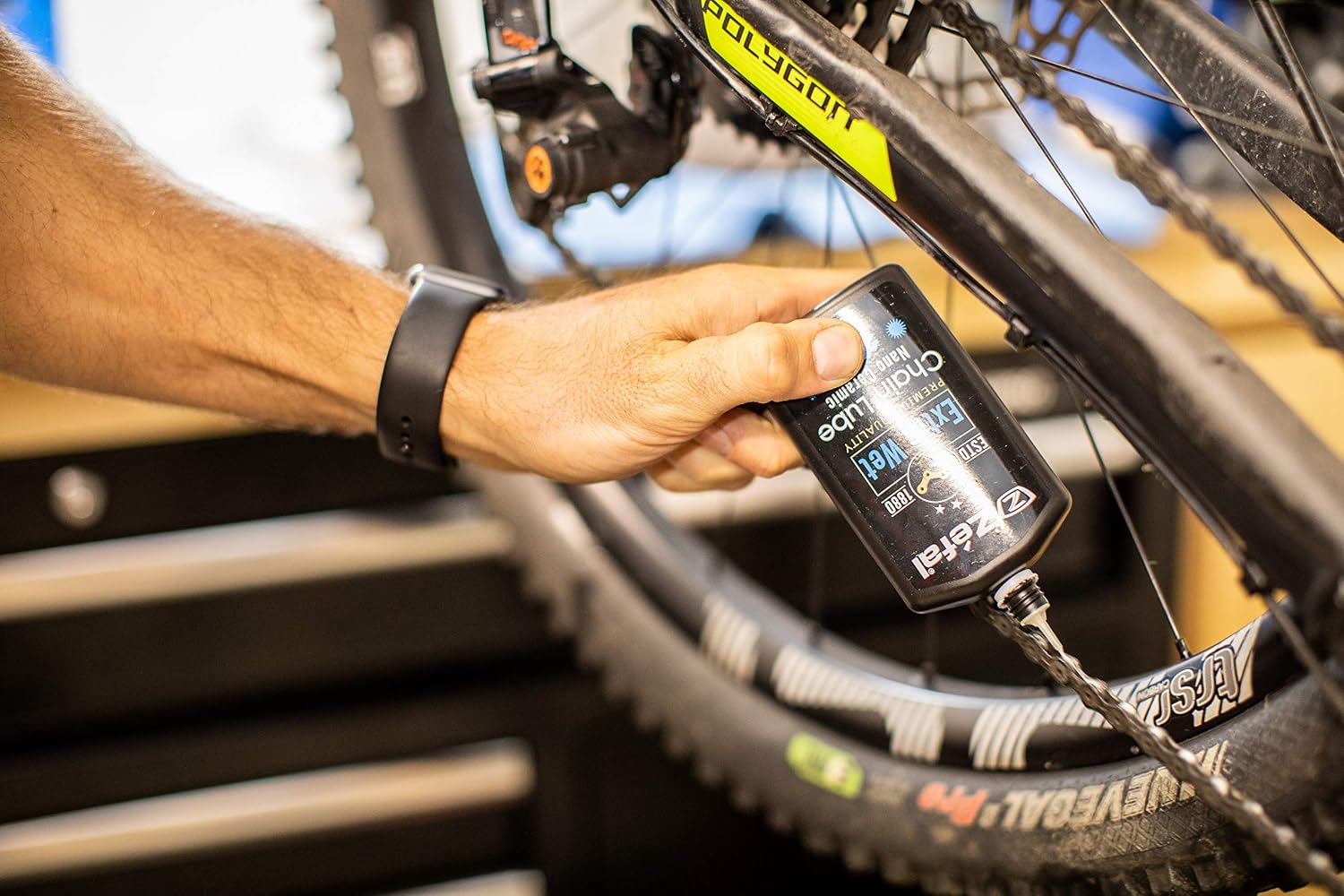 Detalle 2 de ZEFAL Extra Wet Lube 120 ml — Lubrifiant céramique premium pour chaîne vélo