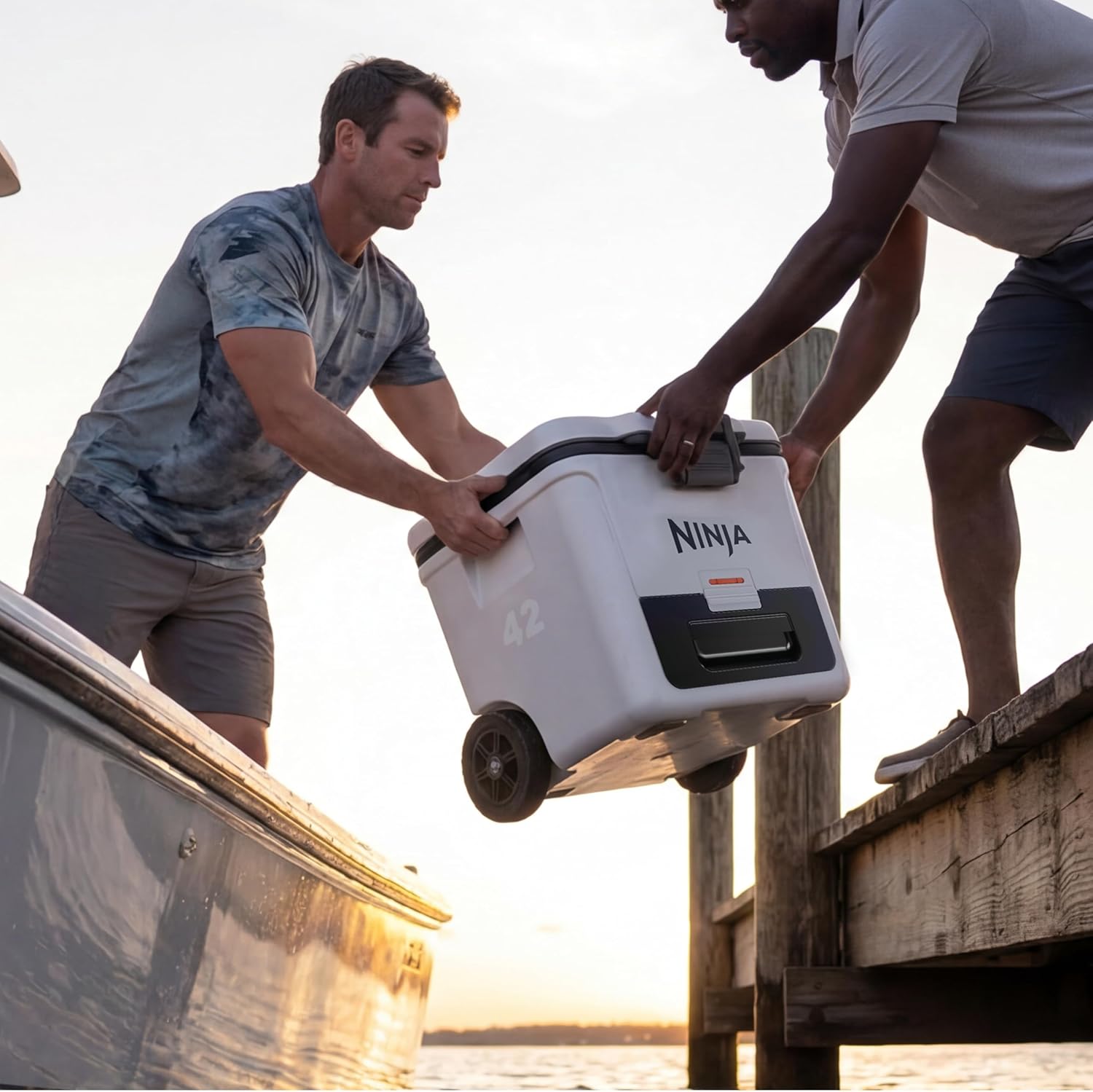 Thumbnail 2 de Ninja FrostVault 42qt Wheeled Cooler with Cold Dry Zone and Integrated Fridge-Temp Dry Storage Drawer (FB242WH)