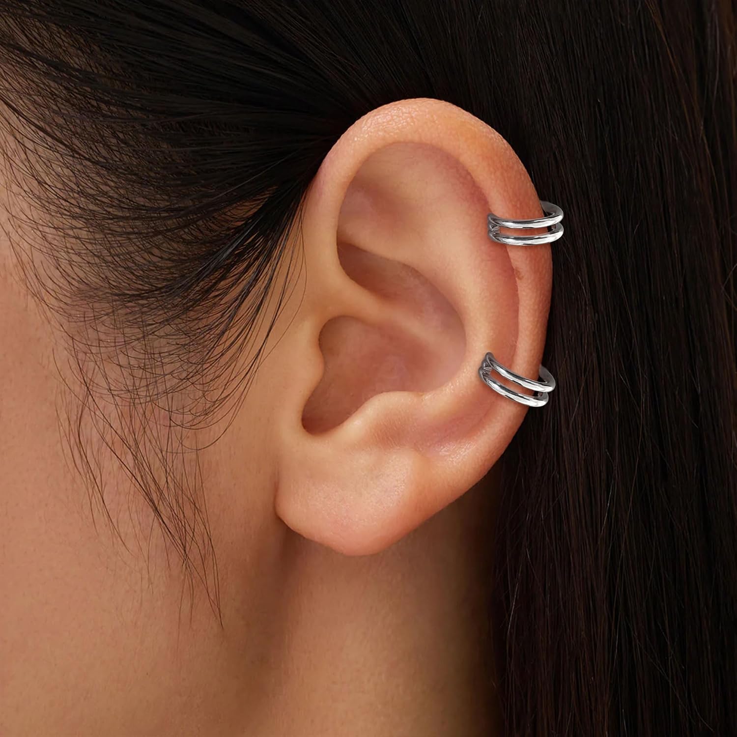 Detalle de Qyalie cartilage hoop earrings, 14K gold plated