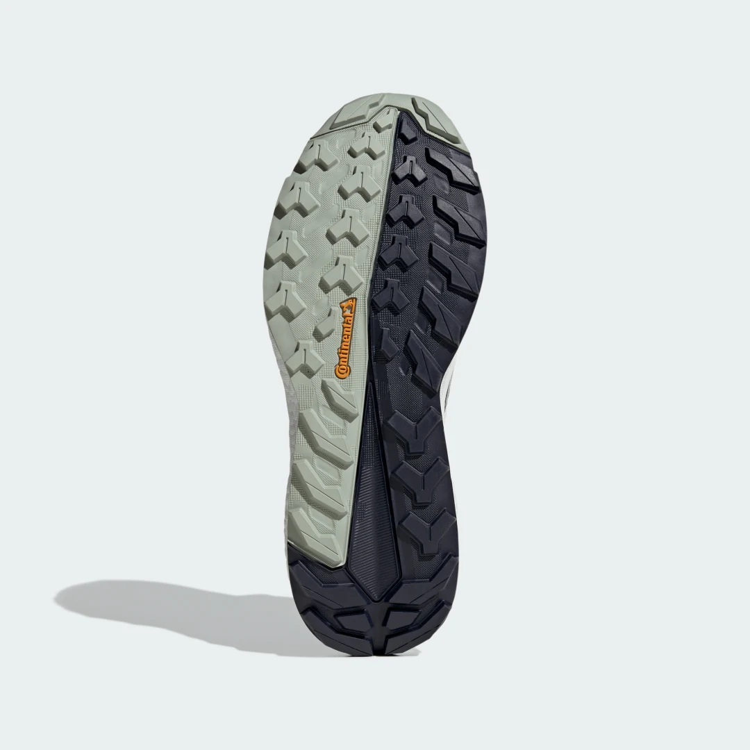 Detalle de Zapatilla de senderismo Terrex Free Hiker 2.0 de Adidas — gris, para rutas moderadas