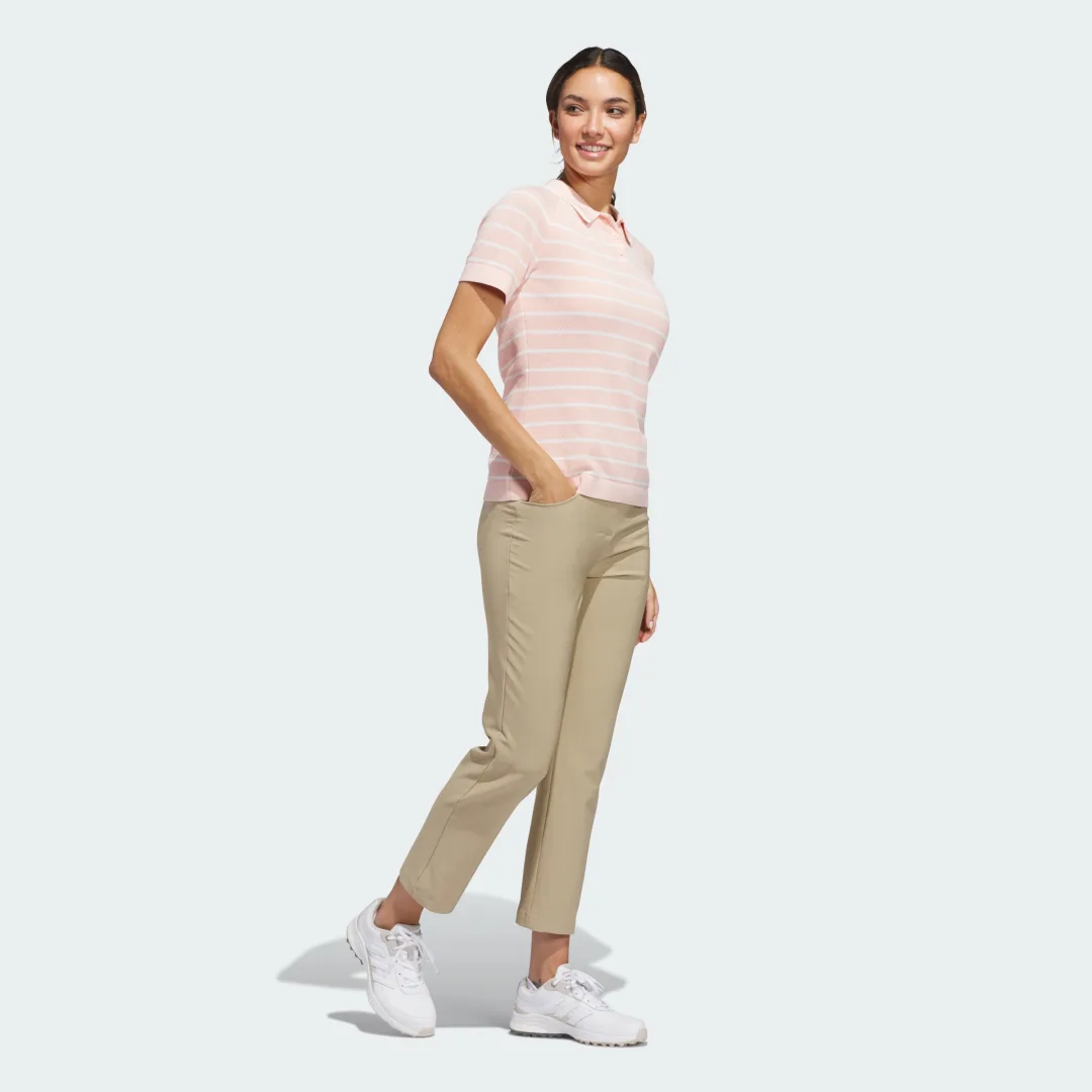 Detalle de Pantalón tobillero Ultimate365+ de Adidas – rendimiento y comodidad en Beige