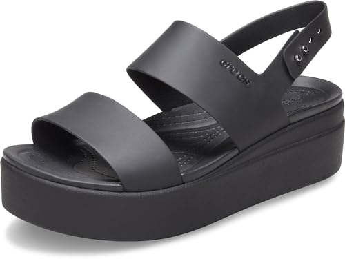Crocs Mujer Brooklyn Low Wedge Sandalia en Negro - comodidad con cuña discreta