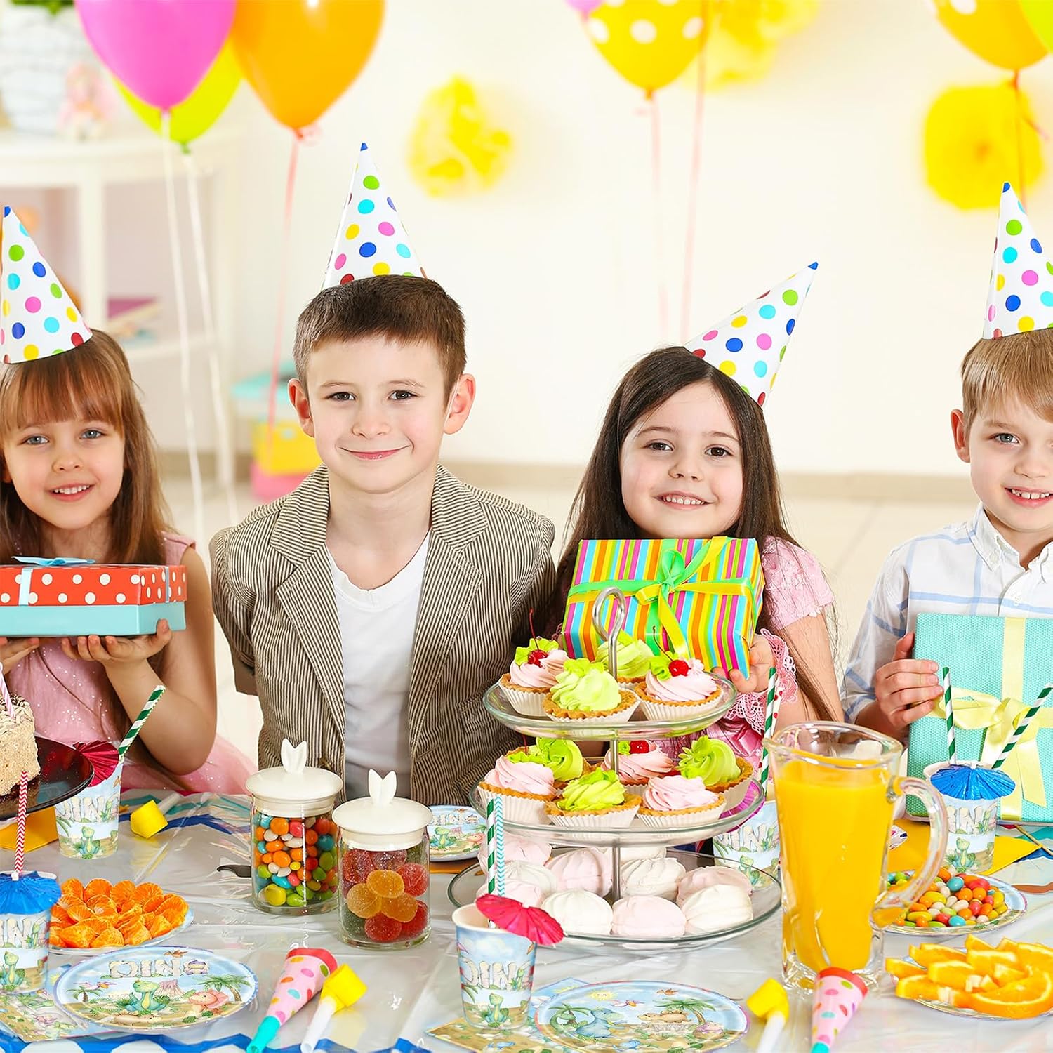 Detalle de Aitsite Dino Partygeschirr Set (50-teilig) für 10 Gäste – Cartoon Dinosaurier Teller, Tassen, Servietten & Strohhalme
