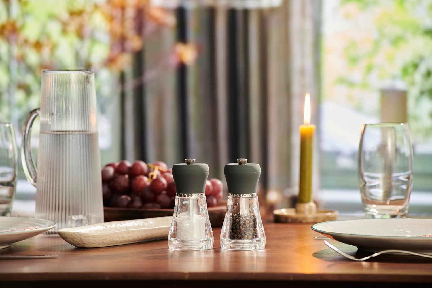 Detalle 2 de Napoli Salt & Pepper Grinder Set by Cole & Mason – Durable Acrylic, 12cm