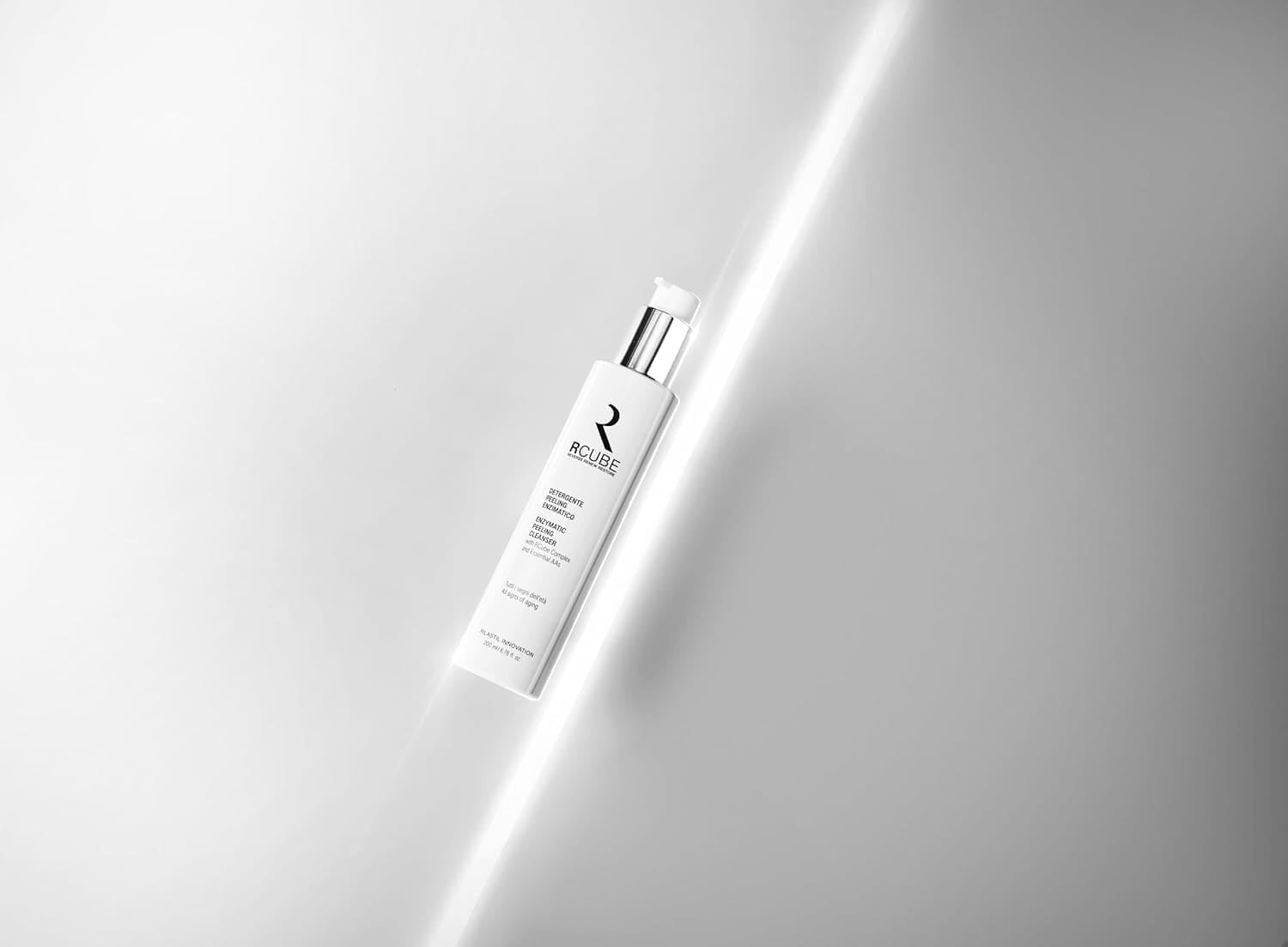 Thumbnail 2 de Rilastil RCube Detergente Peeling Enzimatico Viso 200 ml