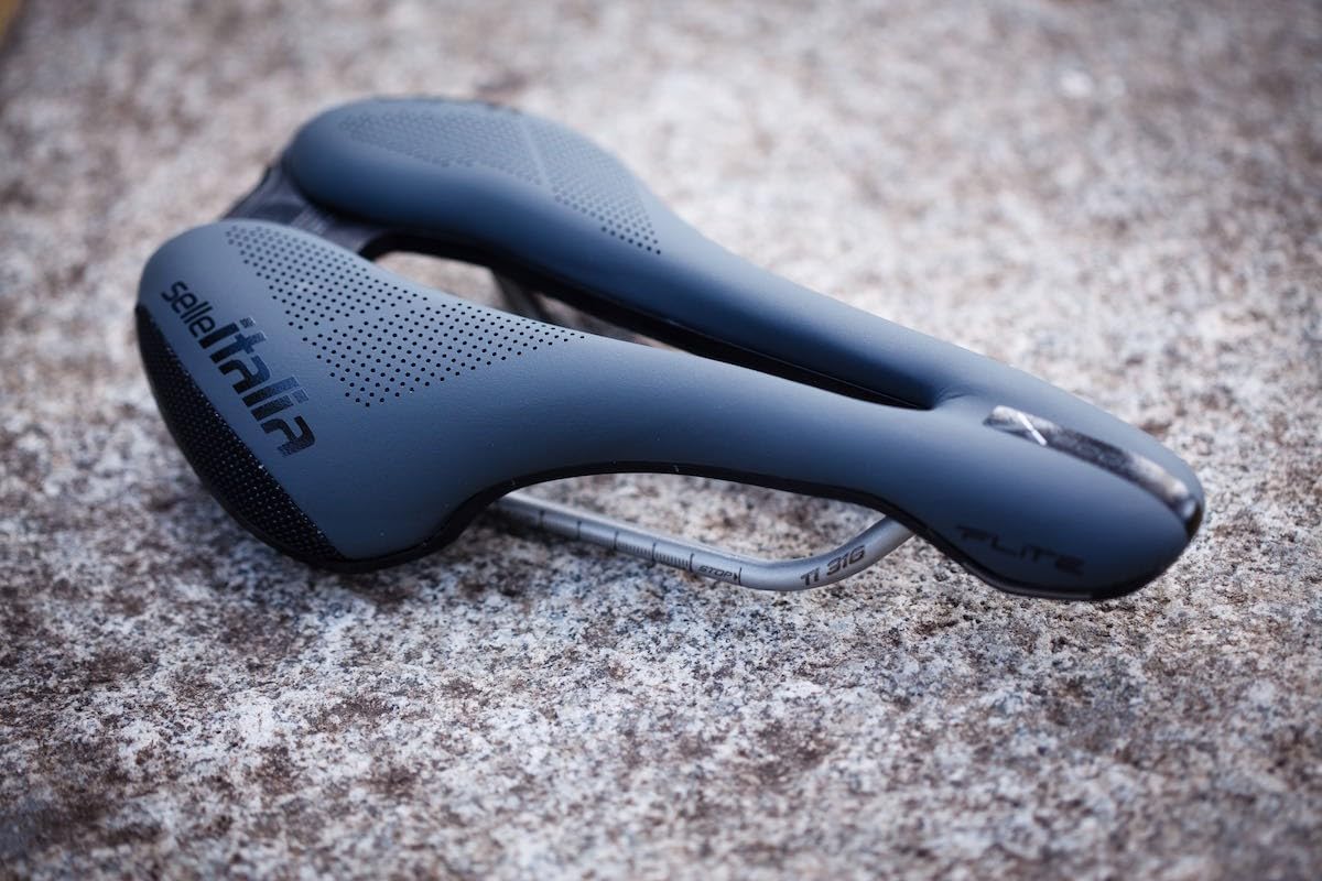 Detalle 2 de Selle Italia FLITE Boost X-Cross TI 316 Superflow – siodełko MTB S3 z otworem Superflow
