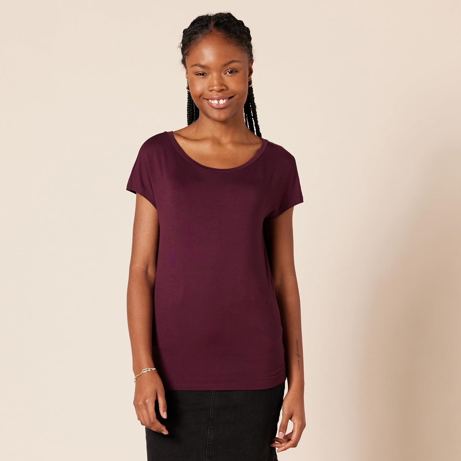 Thumbnail 1 de Amazon Essentials Damen Regular-Fit Kurzarm-T-Shirt mit U-Boot-Ausschnitt