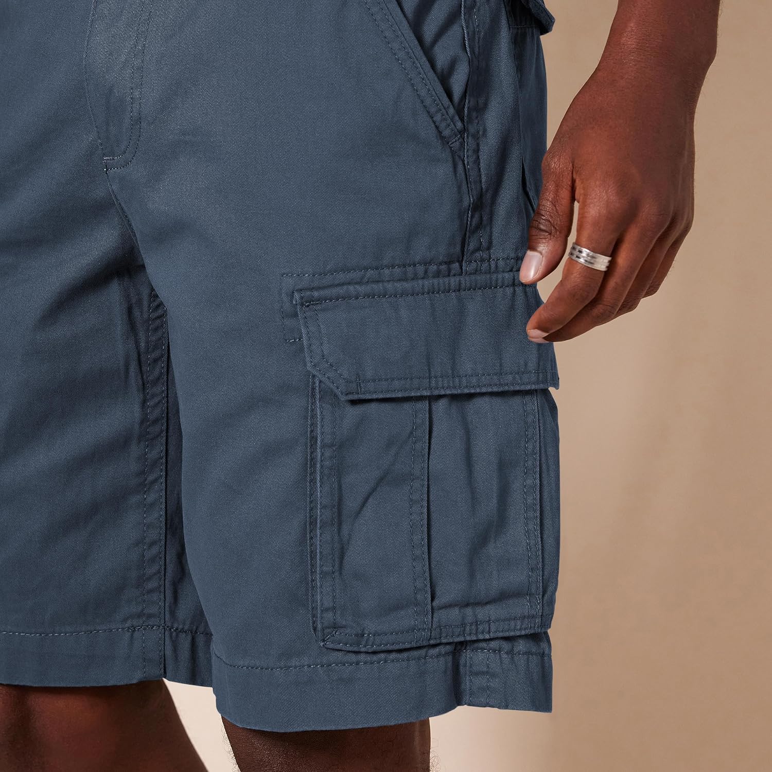 Thumbnail 2 de Amazon Essentials Men’s Classic Fit 10" (25cm) Cargo Work Shorts with Pockets (Big & Tall available)