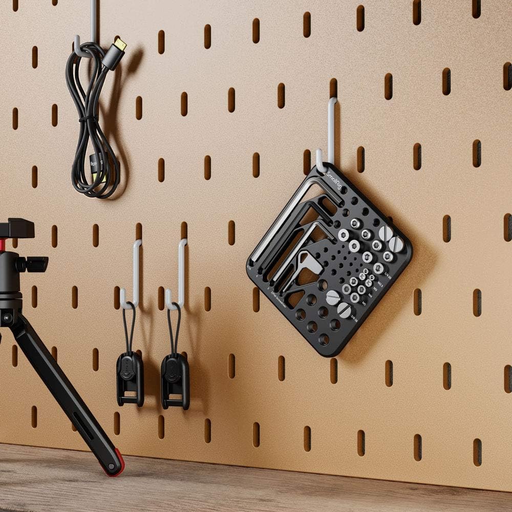 Detalle de SMALLRIG MD3184 opbergplaat met schroeven en inbussleutels