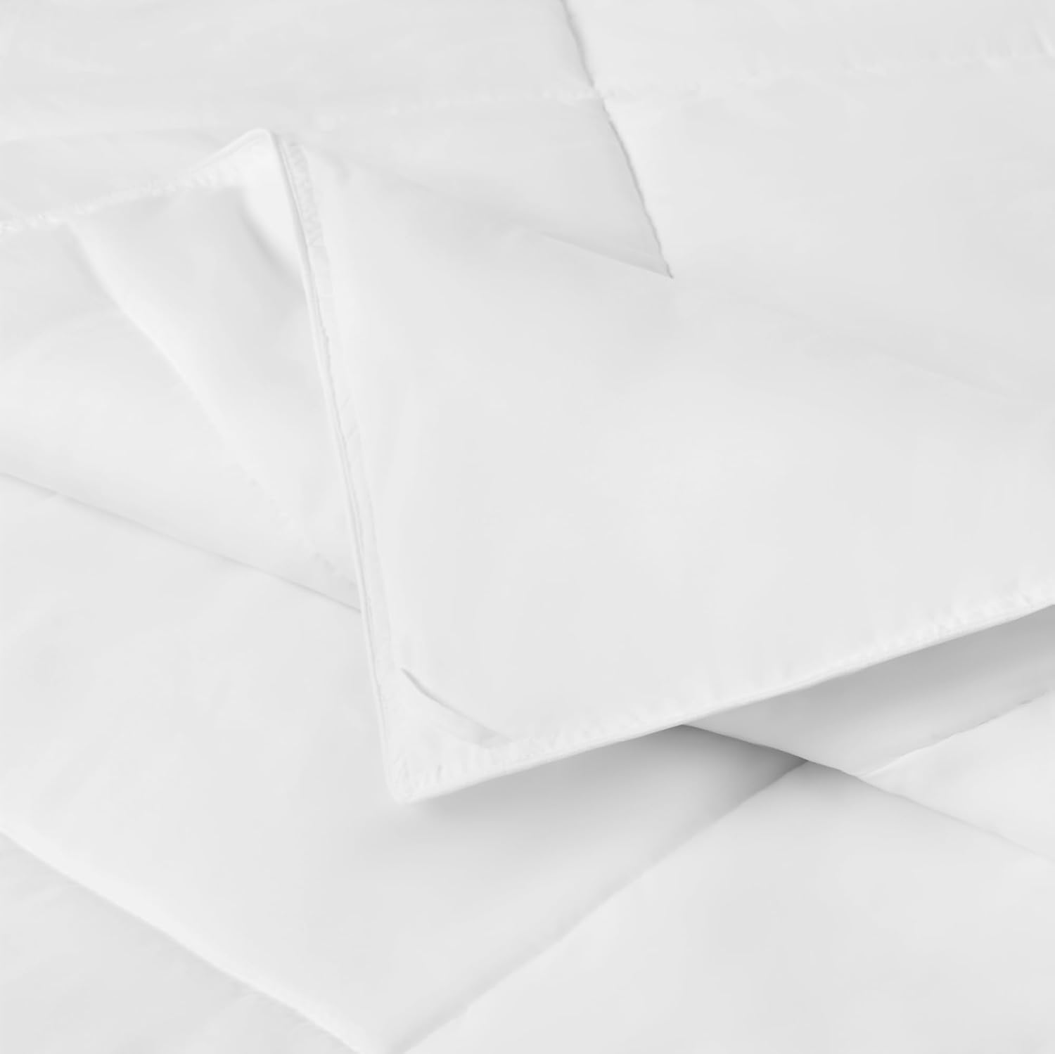Thumbnail 2 de Amazon Basics Bettdecke Ganzjahr 300 GSM – hypoallergen, Daunenalternative, 200 x 200 cm, Weiß