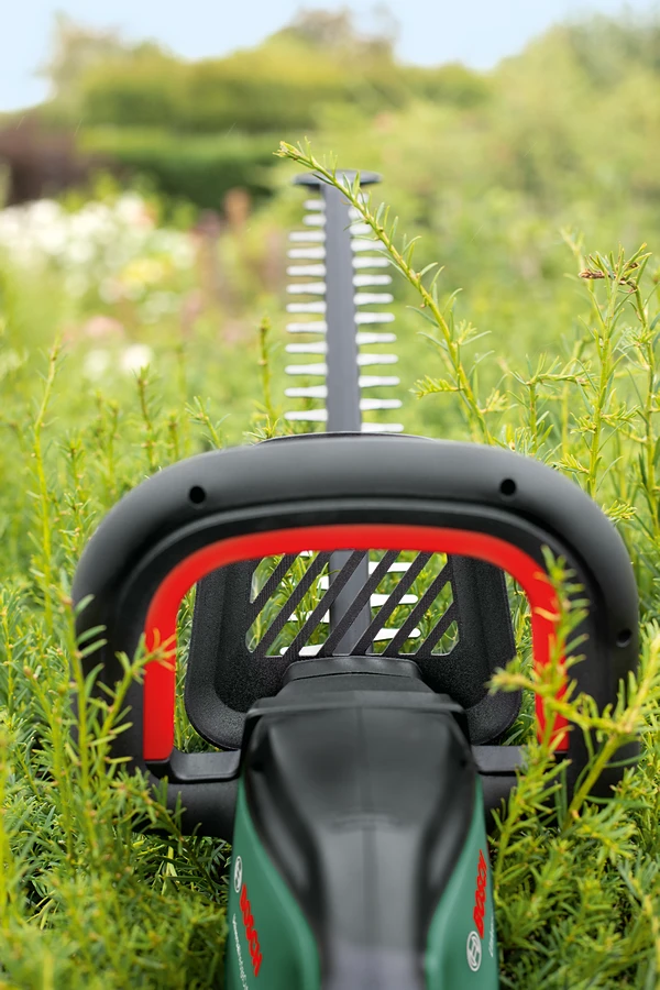 Thumbnail 6 de Bosch Universal HedgeCut 18v-50 (ohne Akku) – kompakte Heckenschere für Hecken bis 20 mm Astdicke