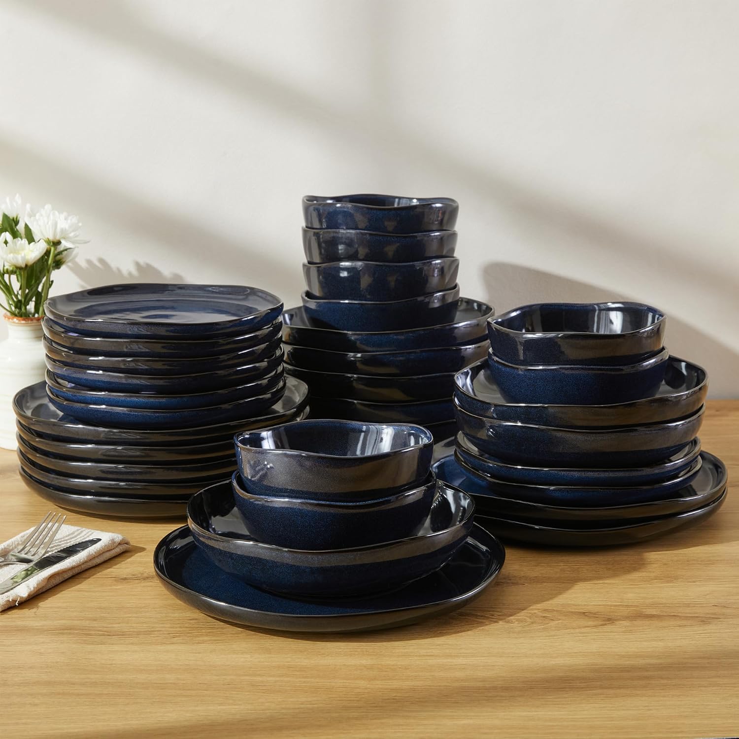 Detalle de Pokini 32-Piece Starry Blue Dinnerware Set with Pasta Bowls for Eight