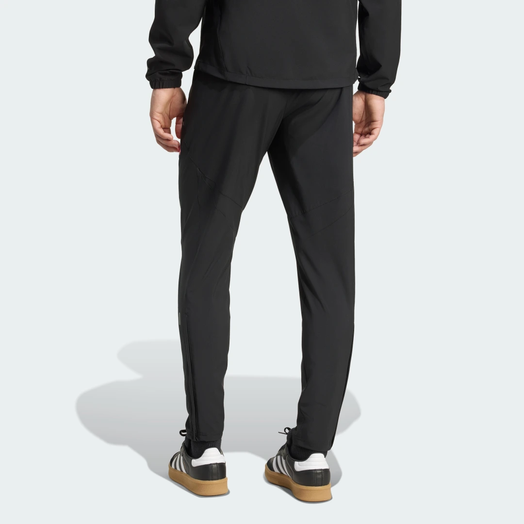 Detalle 2 de Pantalón Juventus Tiro 25 Competition Vis Tech Travel de Adidas: versatilidad y estilo para fans del club