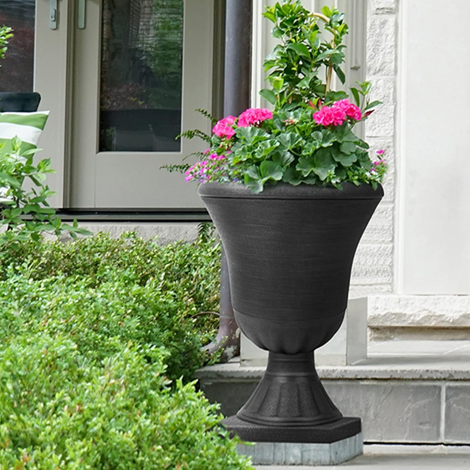 Detalle 2 de Worth Tall Round Urn Planters, 2-Pack, Black, 22 in. with Drainage Plugs