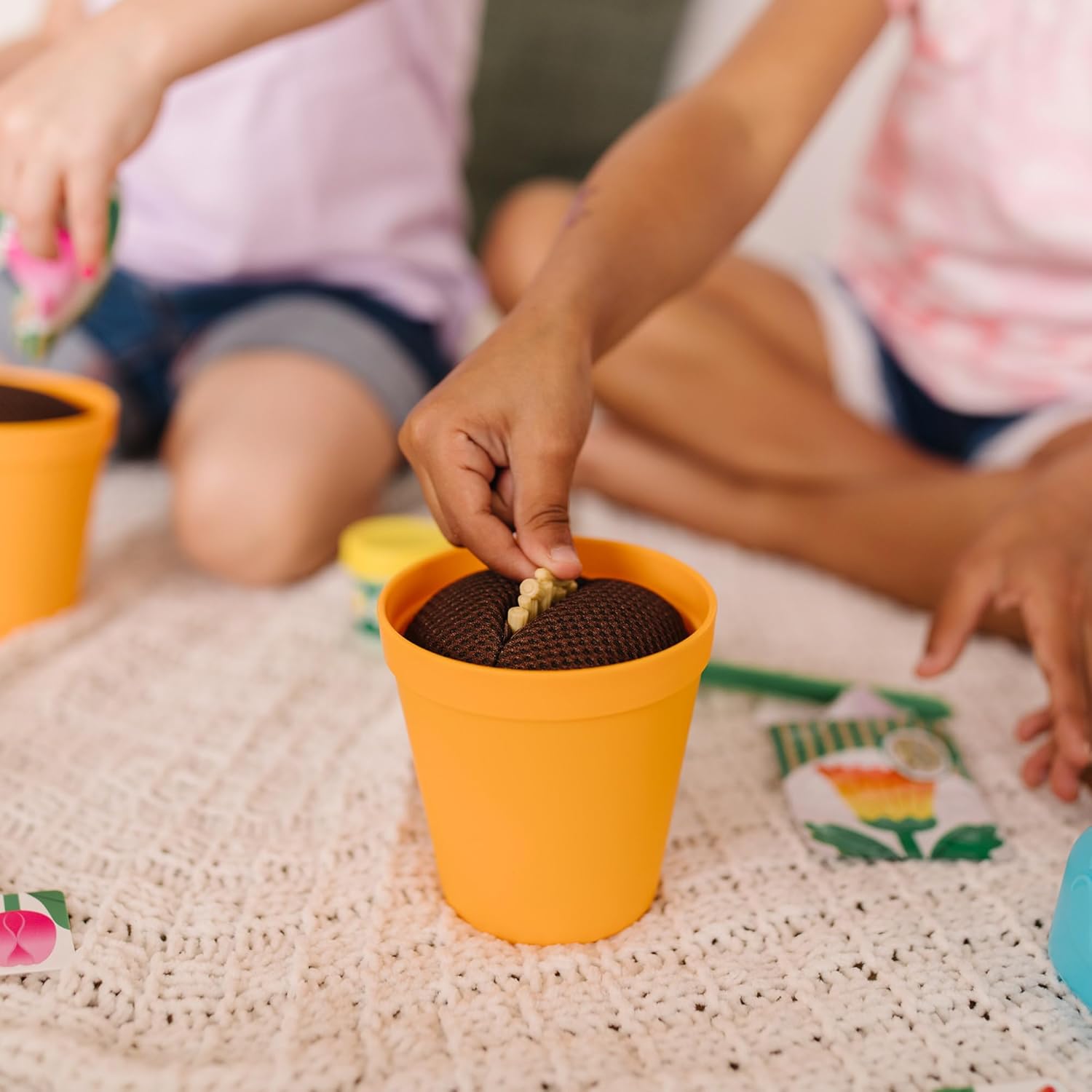 Thumbnail 8 de Melissa & Doug Let's Explore Juguete de Riego y Cambio de Color