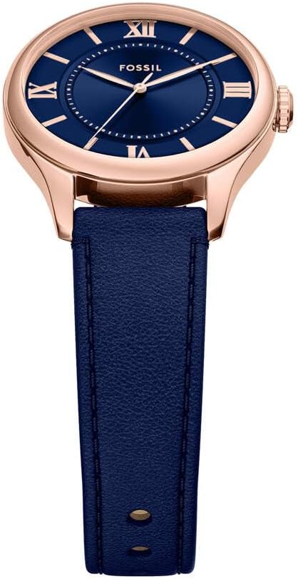 Detalle de FOSSIL Gilmore Damen-Armbanduhr – Quarz, roségoldenes Gehäuse, blaues Zifferblatt und blaues Lederarmband