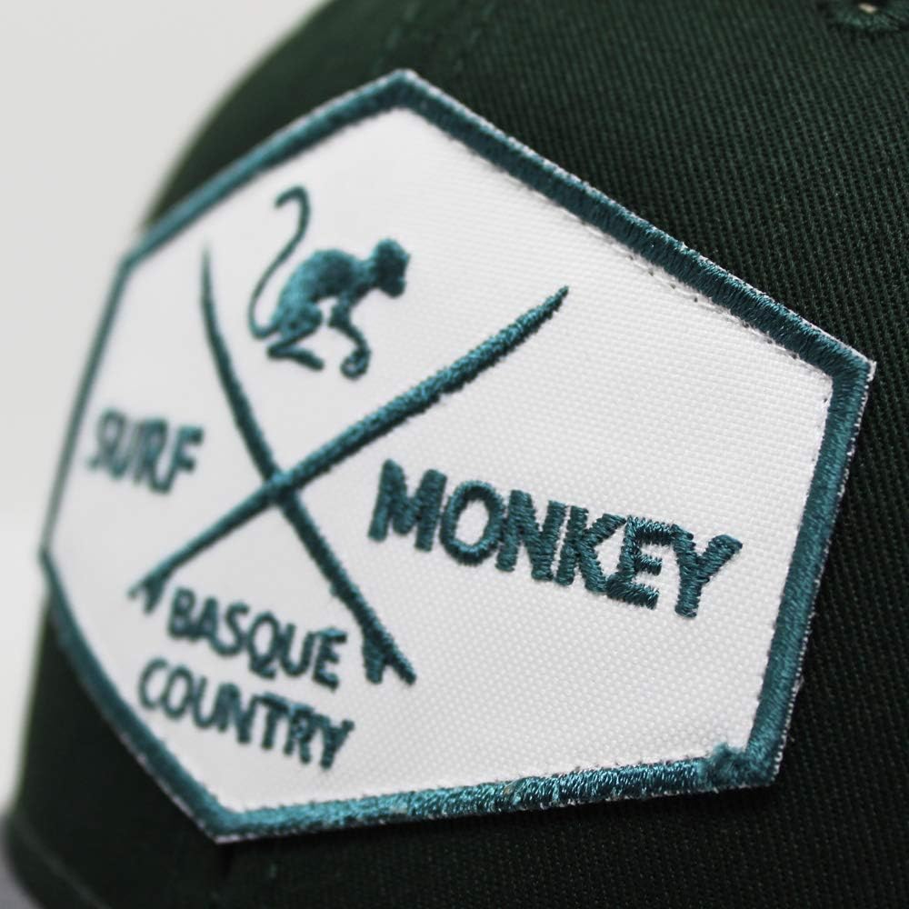 Detalle 1 de Cappellino Verde Trucker Surf Monkey con visiera semi-curvata