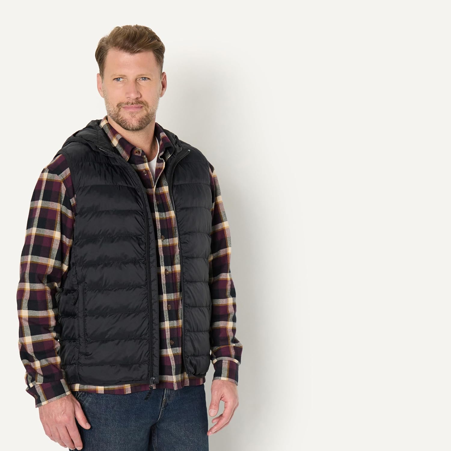 Thumbnail 1 de Amazon Essentials men’s regular-fit lightweight water-resistant hooded gilet