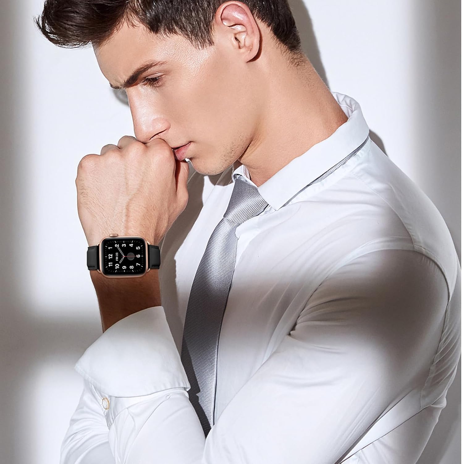Detalle 2 de SUNFWR Leather Strap for Apple Watch 42–49mm with Rose Gold Connector