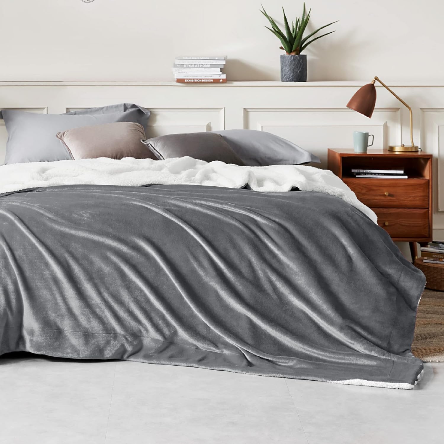 Detalle de Bedsure Sherpa Blanket-Solid Queen Sherpa Blanket, Reversible Grey, 90 x 90 Inch