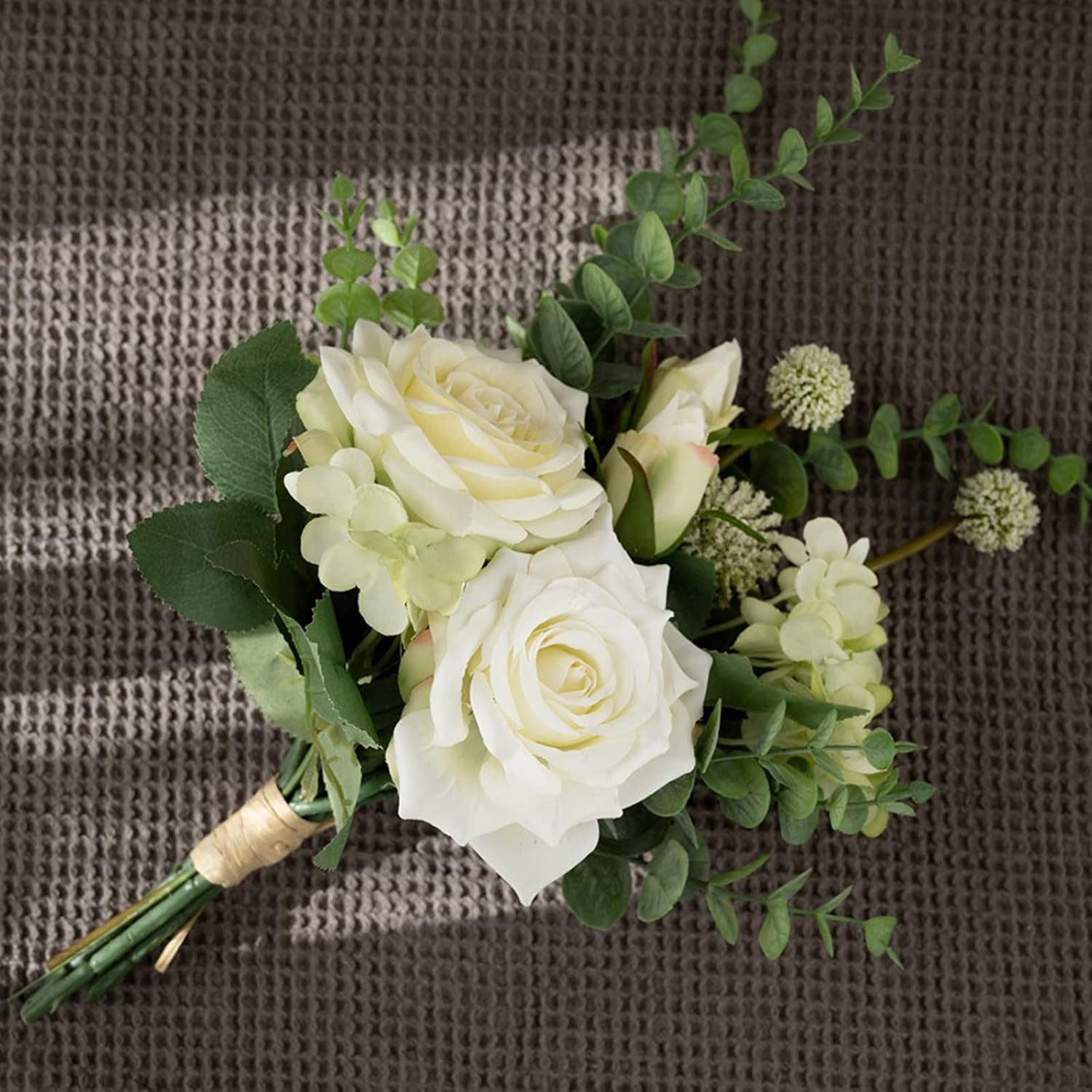 Detalle 1 de YELIKIT YKAM9551 kunstboeket met witte rozen, hyacinten en hortensia’s