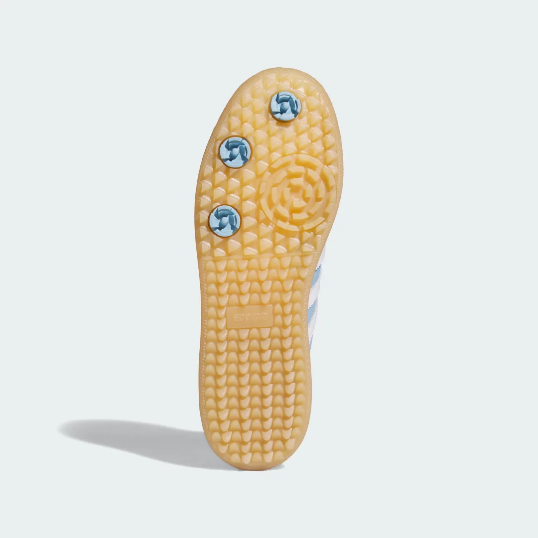 Detalle de Zapatilla de golf Samba Spikeless de Adidas: rendimiento cómodo en recorridos y prácticas