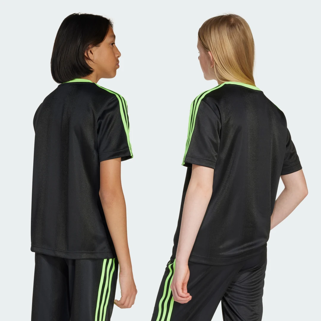 Detalle 2 de Camiseta Jacquard (Adolescentes) de Adidas – Negra, para looks casuales y comodidad diaria