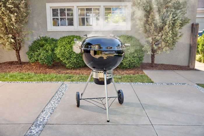 Thumbnail 10 de Weber Master Touch Premium E-5770 Schwarz – Vielseitiger Holzkohlegrill für indirektes Grillen und Räuchern