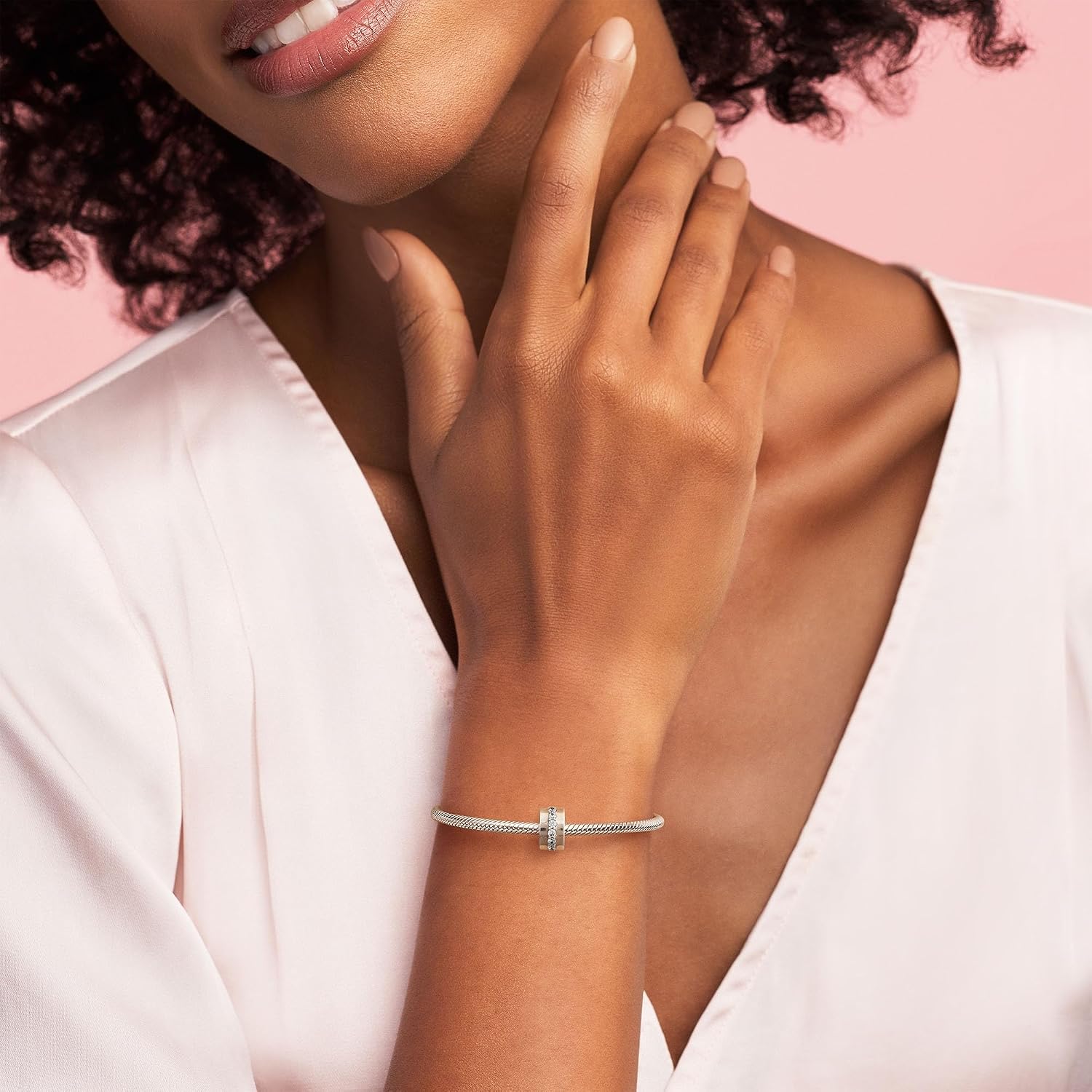 Detalle de PANDORA Moments Glänzendes Band Clip – Sterling Silber (791972CZ)