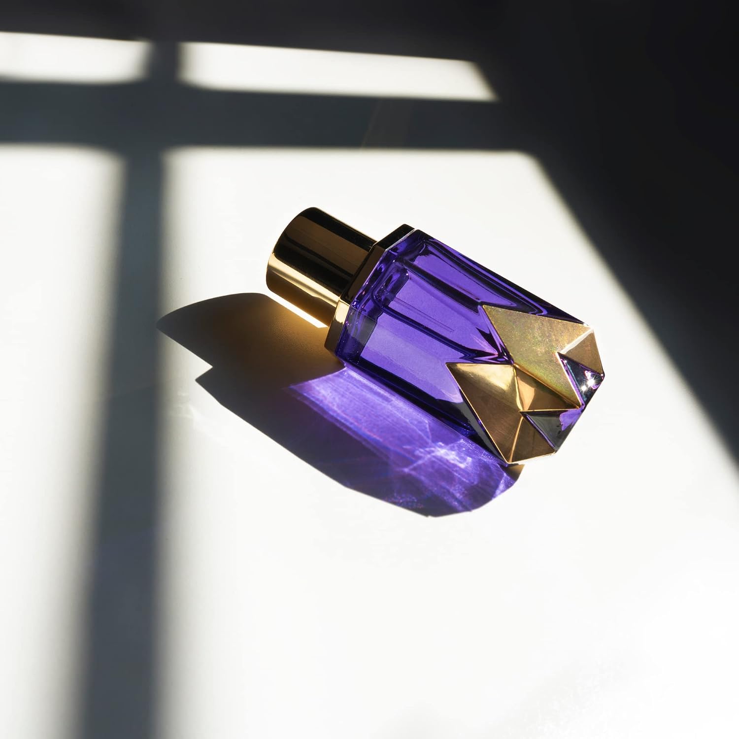 Detalle de Royalty by Maluma Amethyst – damska woda perfumowana 30 ml, cytrusy i wanilia