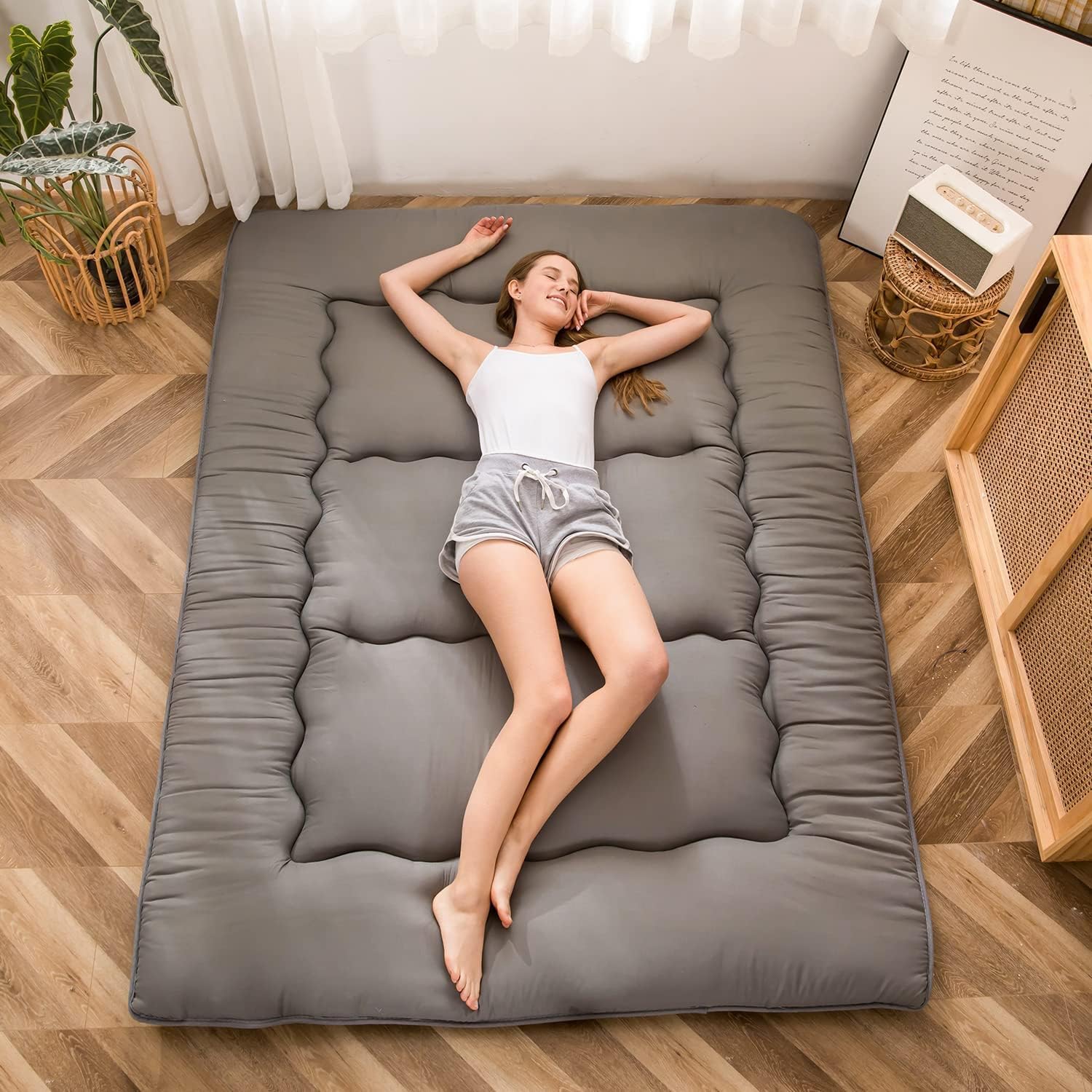 Detalle de MAXYOYO Japanese Floor Mattress Futon Mattress, Thicken Tatami Mat Sleeping Pad Foldable (Charcoal Grey, Single)