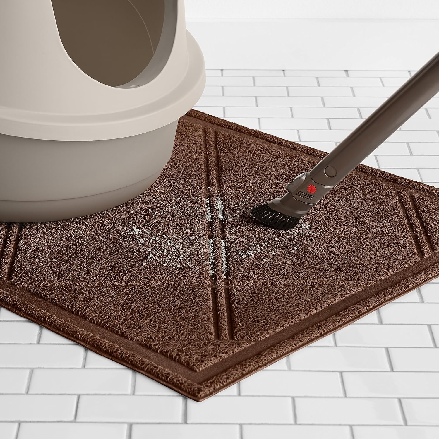 Detalle de Amazon Basics Less-Mess Cat Litter Box Mat, 24" x 35", Unscented, Brown