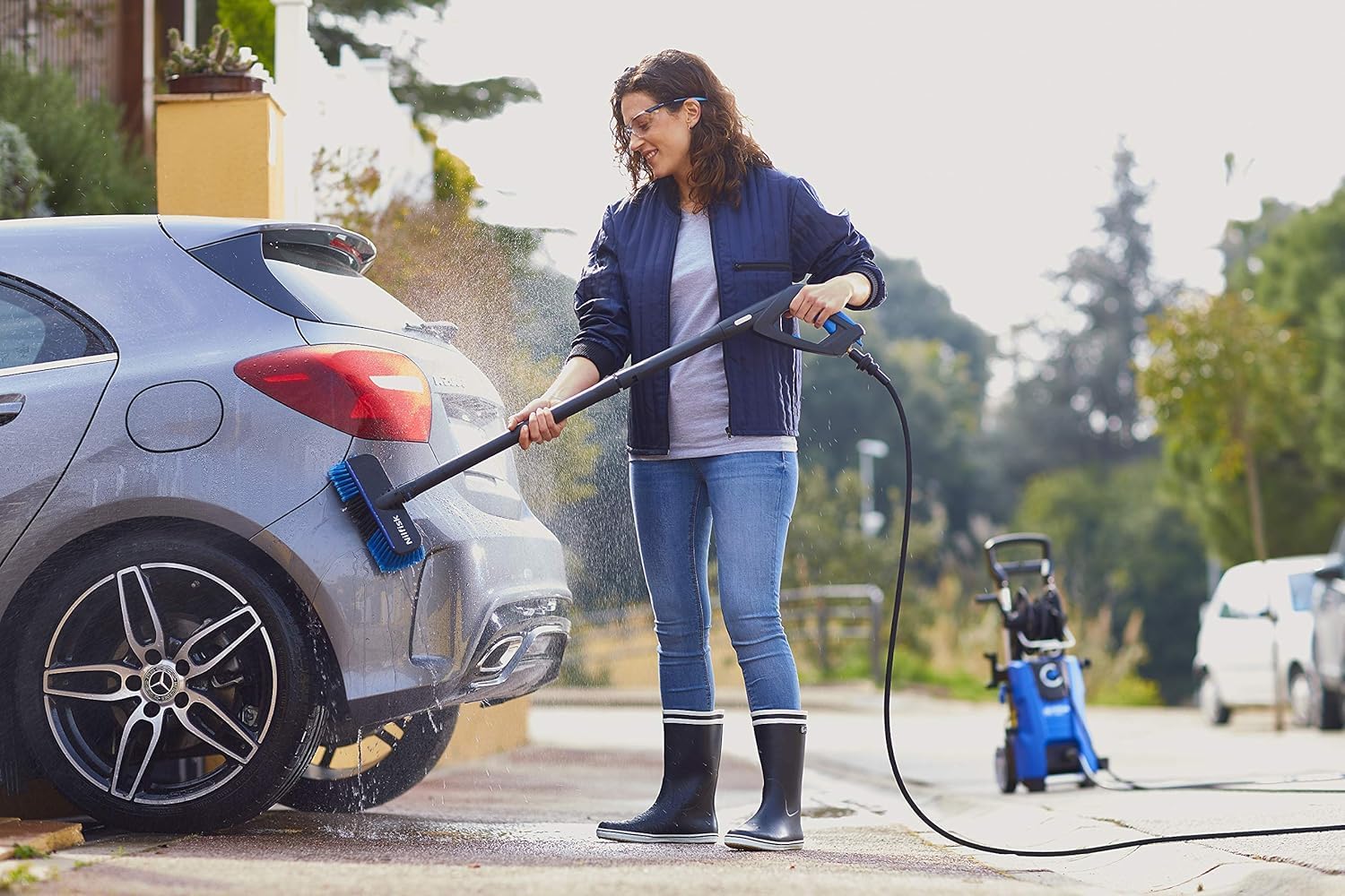 Detalle 2 de Nilfisk Car Cleaning Kit 4 Set – Super Foam Schaumsprüher, Bürste, Autodüse und Unterfahrdüse