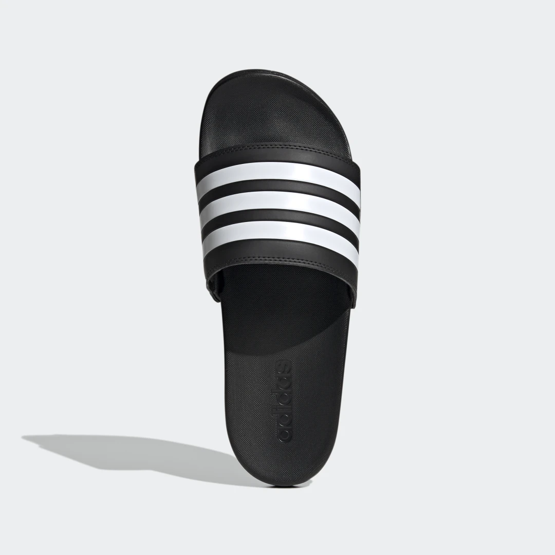 Detalle 2 de Adidas Adilette Comfort en negro: chancla versátil, para playa y city-sandals
