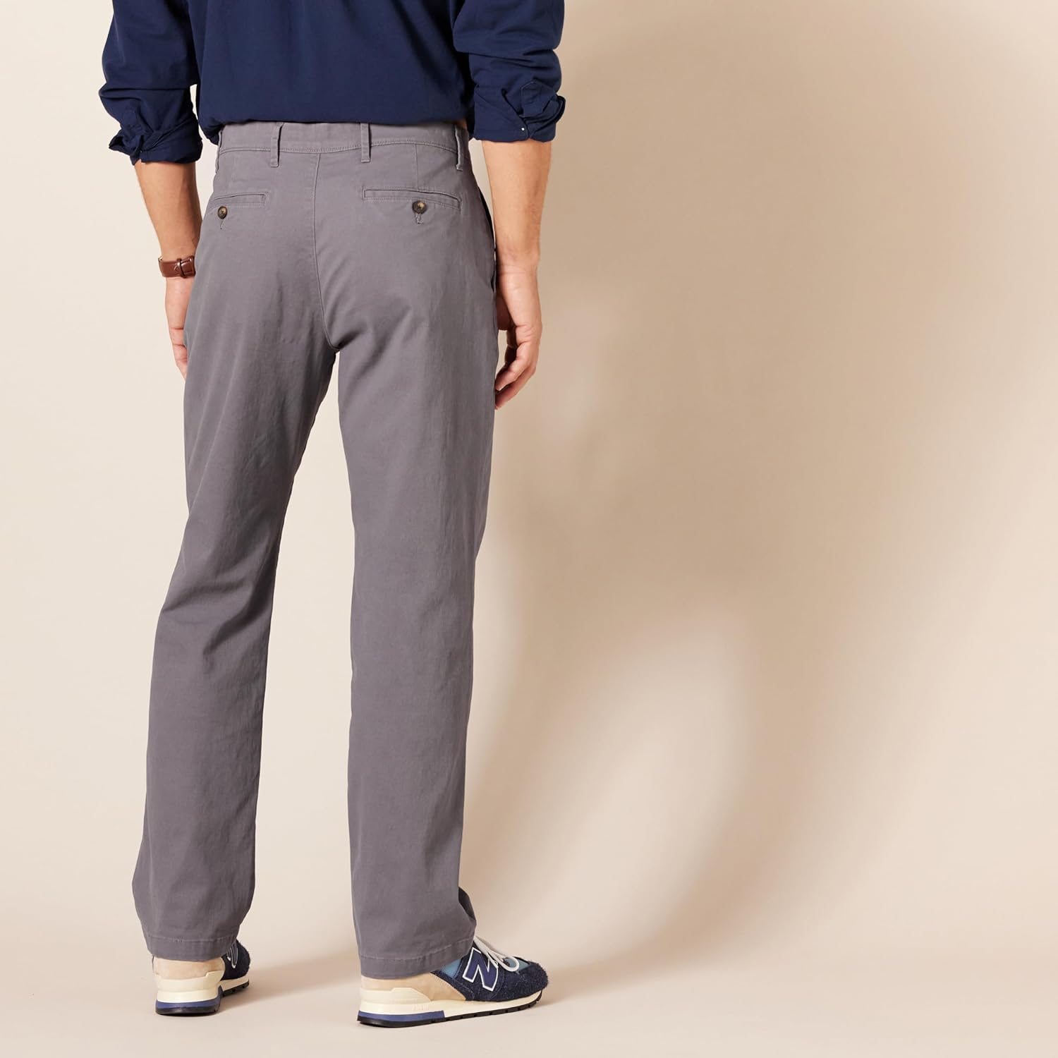 Thumbnail 1 de Amazon Essentials Herren Legere Stretch-Chinohose in klassischer Passform (Khaki)